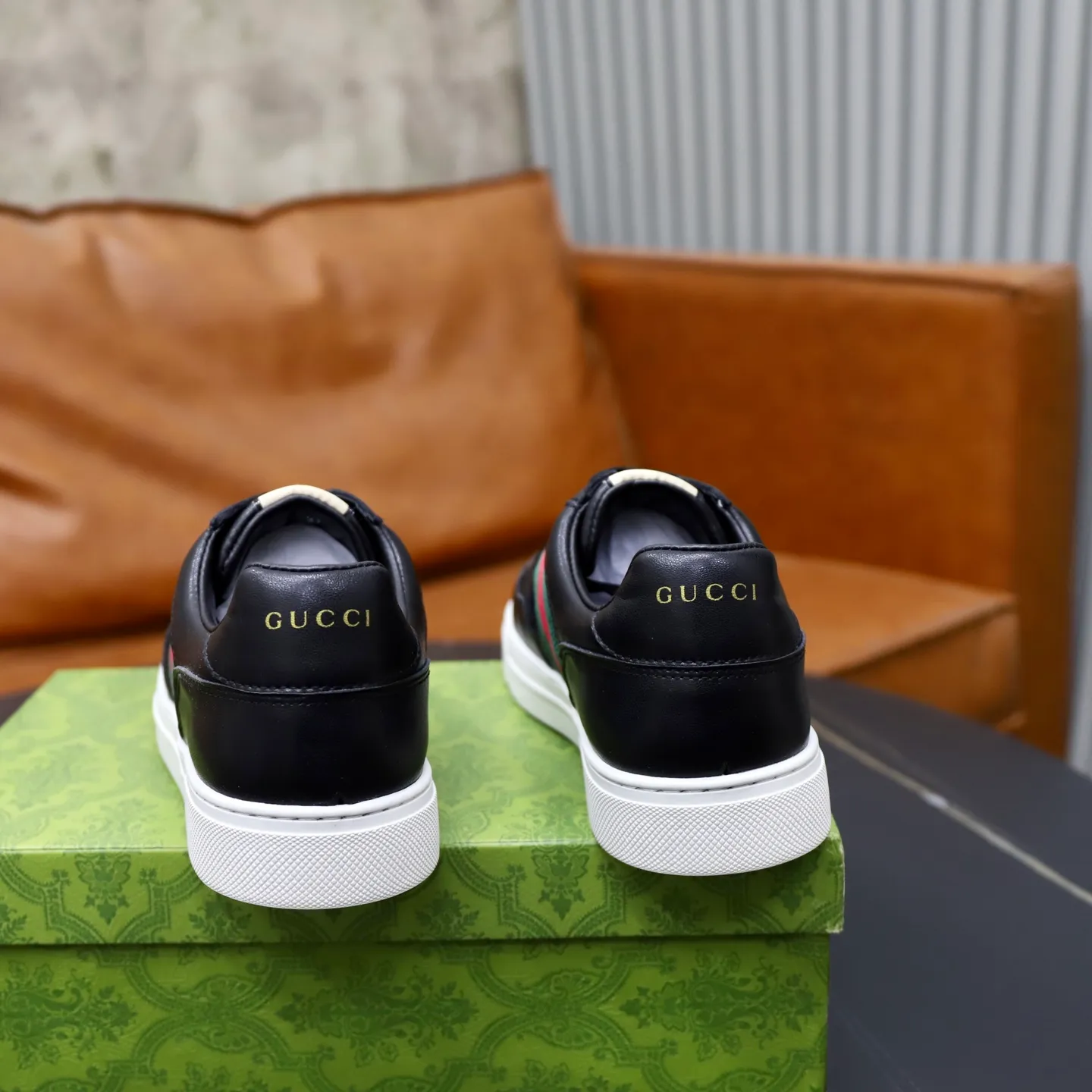 Ex-factory price: 420💰🙅‍♂️🙅‍♂️🙅‍♂️ Brand: Gucci GUCCi Standard code: 38-44 (45 customized) Grade: Same as the official website Material: Original leather splicing, comfortable and breathable sheepskin lining, original wear-resistant outsole Style category: Men's fashionable casual shoes, running, sports shoes, noble luxury brand elements, top luxury Color: actual picture color